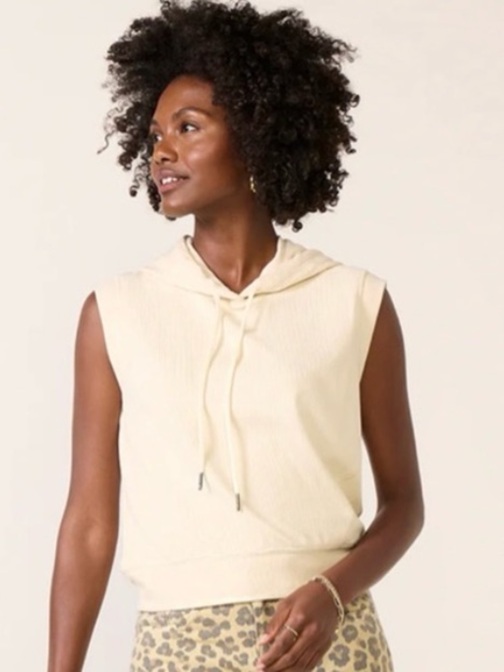Evereve Zoe Sweatshirt Small